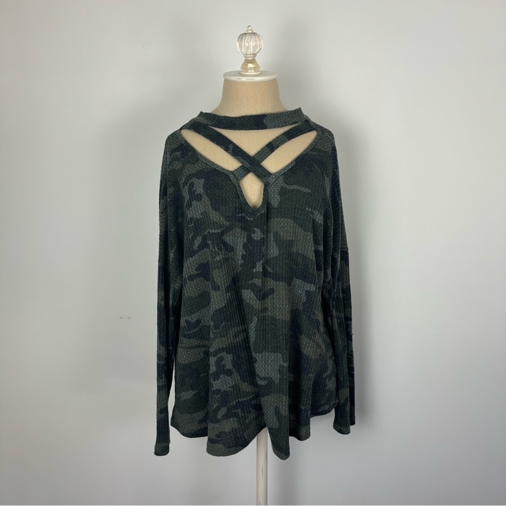 Fantastic Fawn Sweater Camouflage Criss-Cross Pullover S